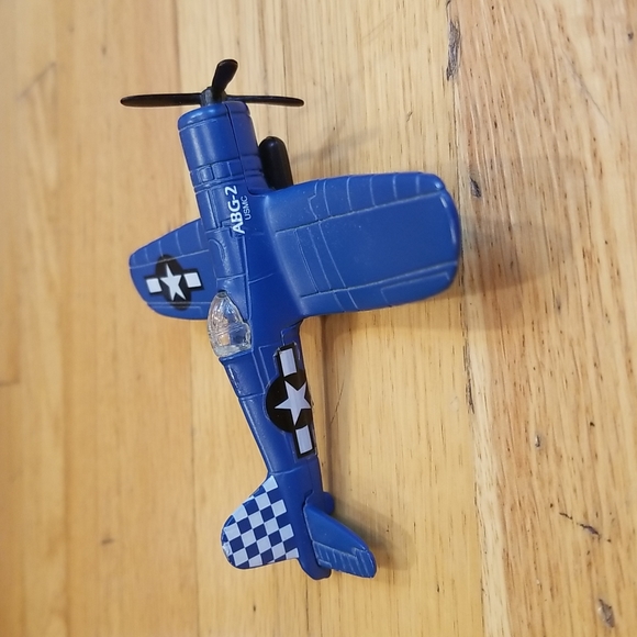 Maisto F4U-1D Corsair with stand - Picture 3 of 11